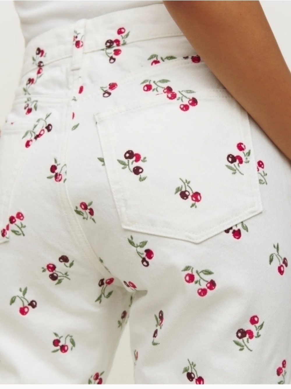 Reformation White Straight-Leg Jeans with Cherry Motif. Size 26 - Picture 3 of 14
